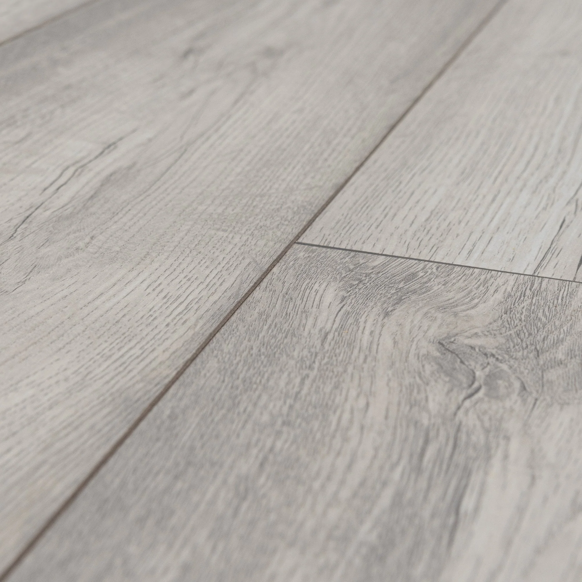 Dartmoor Oak - Vario Supernatural 8mm Laminate Flooring - Image 5
